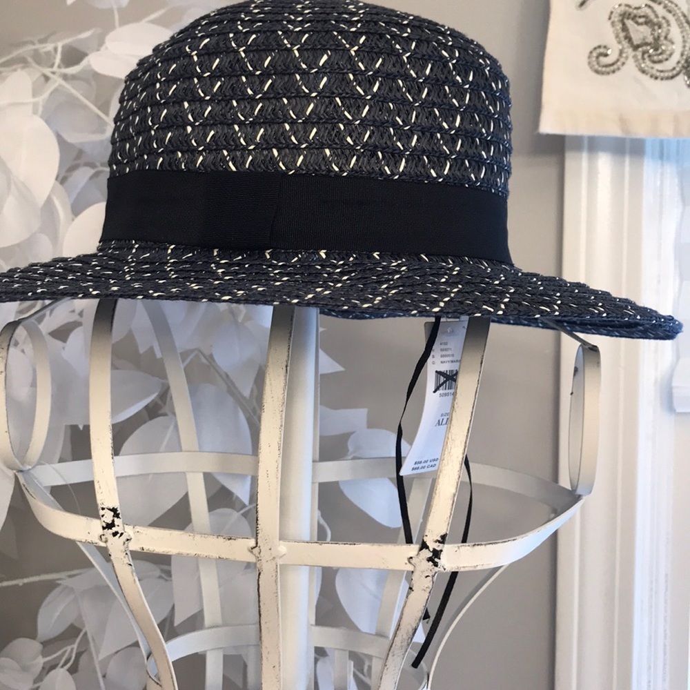 Anthropologie navy hat NWT 🌟🌟